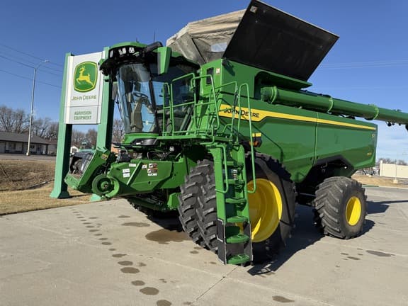 Image of John Deere S7 800 equipment image 1