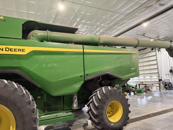 Image of John Deere S7 800 equipment image 2