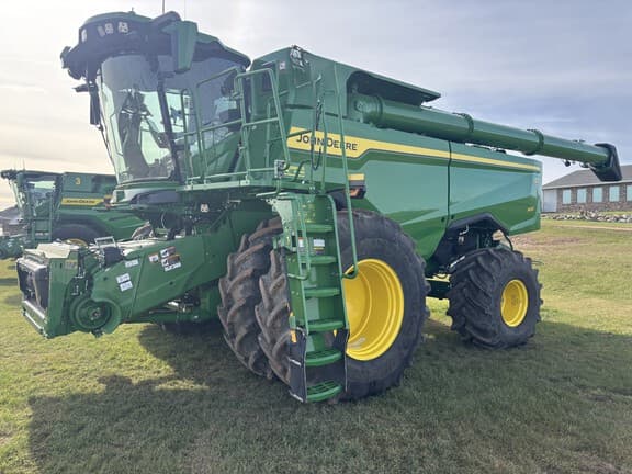 Image of John Deere S7 900 equipment image 2