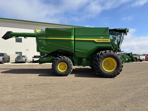 Image of John Deere S7 900 equipment image 1