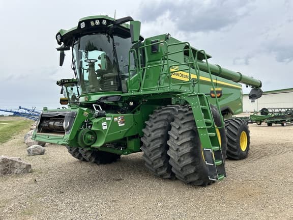 Image of John Deere S7 900 equipment image 1