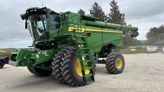 Image of John Deere S7 900 equipment image 1