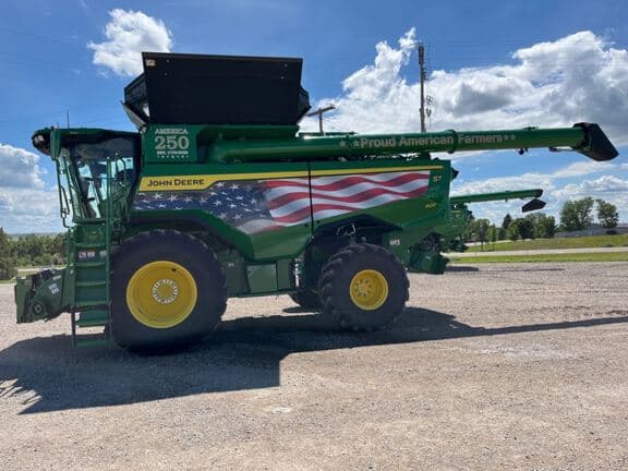 Image of John Deere S7 900 equipment image 1