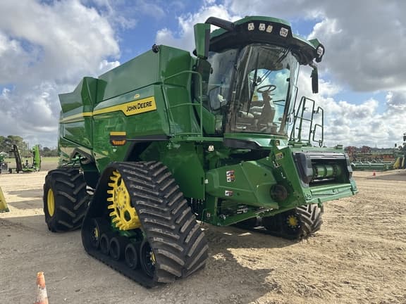 Image of John Deere S7 900 equipment image 1