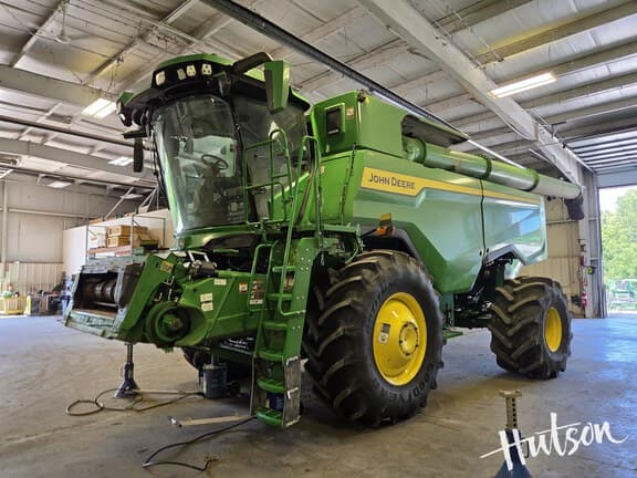 Image of John Deere S7 900 equipment image 1