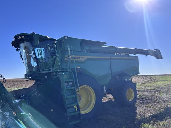 Image of John Deere S7 900 equipment image 1