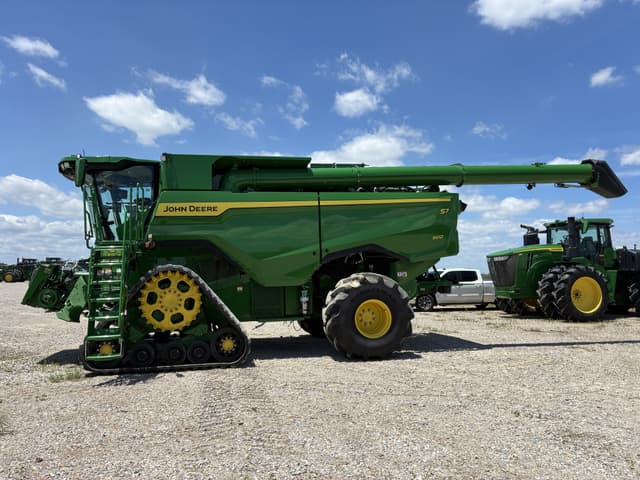 Image of John Deere S7 900 equipment image 1