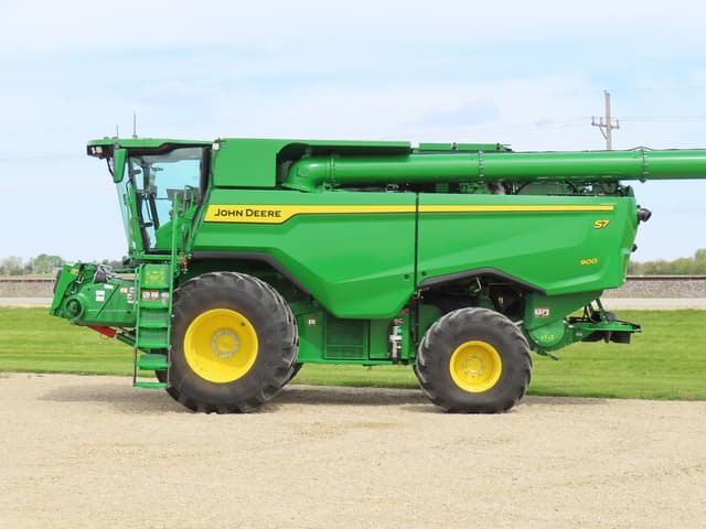 Image of John Deere S7 900 equipment image 1