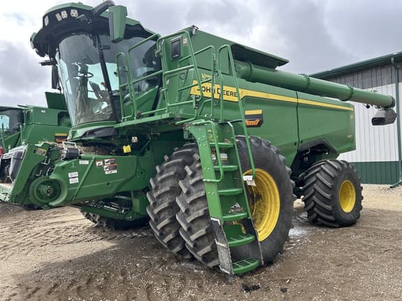 Image of John Deere S7 900 equipment image 1