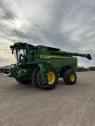 Image of John Deere S7 900 equipment image 1