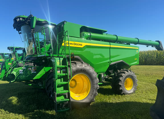 Image of John Deere S7 900 equipment image 1