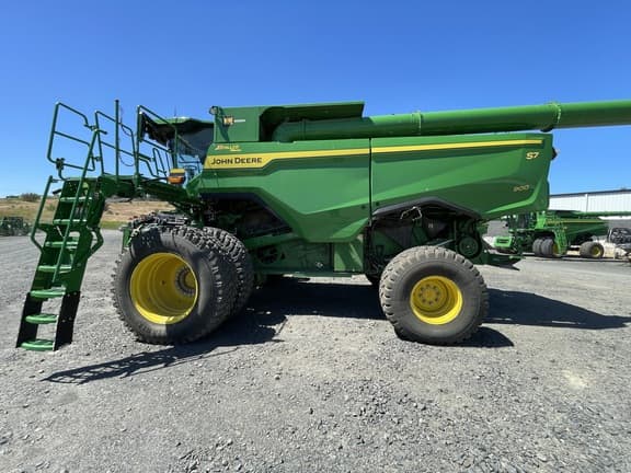 Image of John Deere S7 900 equipment image 1