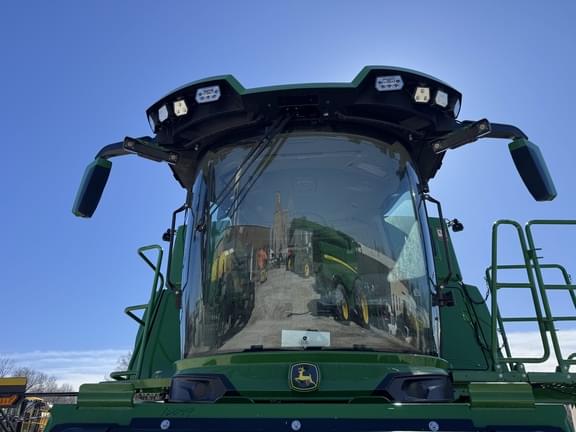 Image of John Deere S7 900 equipment image 1
