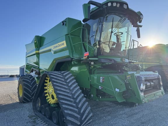 Image of John Deere S7 900 equipment image 1