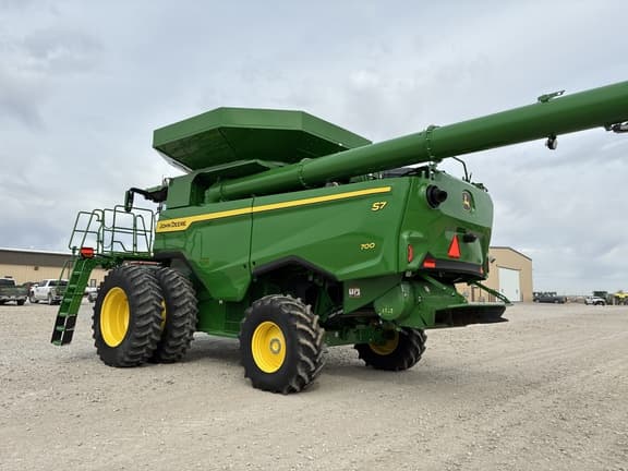 Image of John Deere S7 700 equipment image 3