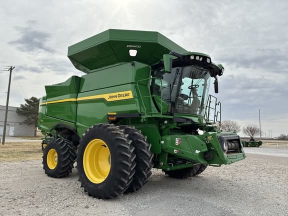 Image of John Deere S7 700 Primary image