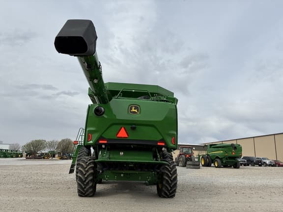 Image of John Deere S7 700 equipment image 4