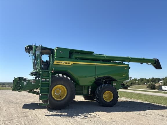 Image of John Deere S7 800 equipment image 1