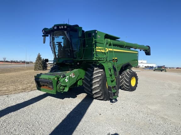 Image of John Deere S7 800 equipment image 1