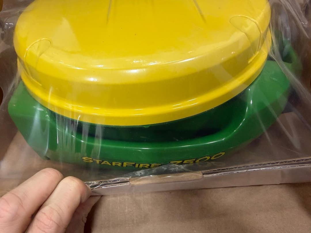 Image of John Deere StarFire 7500 Image 1