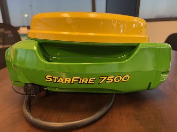 Image of John Deere StarFire 7500 Primary image