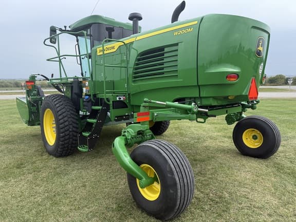 Image of John Deere W200M equipment image 2