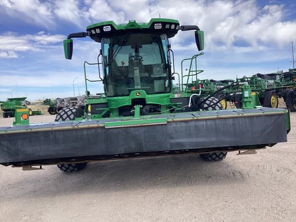 Image of John Deere W235R equipment image 1