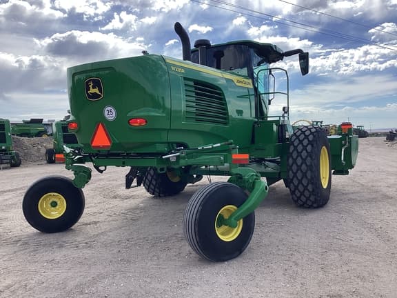 Image of John Deere W235R equipment image 3