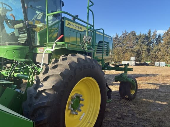 Image of John Deere W235R equipment image 3