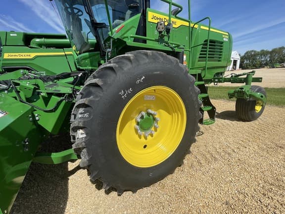 Image of John Deere W235R equipment image 4