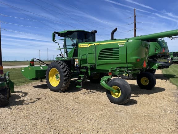 Image of John Deere W235R equipment image 3
