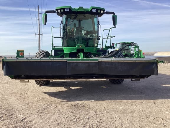 Image of John Deere W235R equipment image 2