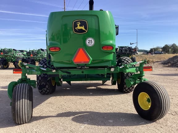 Image of John Deere W235R equipment image 4