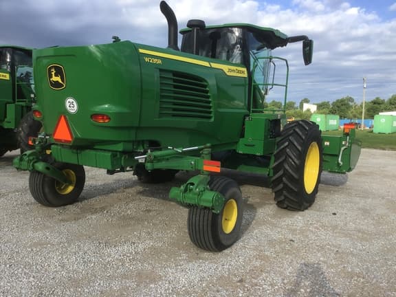 Image of John Deere W235R equipment image 3