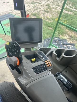 Image of John Deere W235R equipment image 4