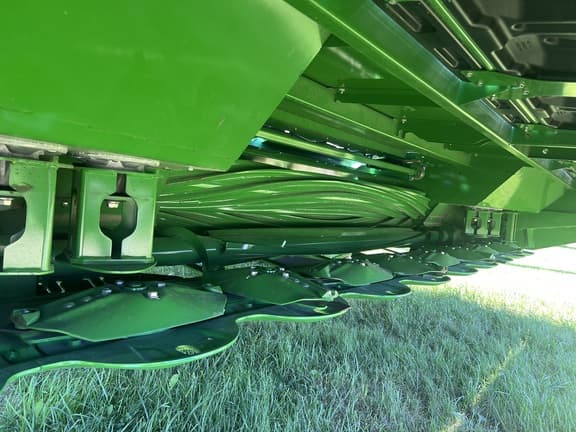 Image of John Deere W235R equipment image 3