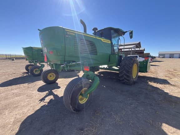 Image of John Deere W235R equipment image 4