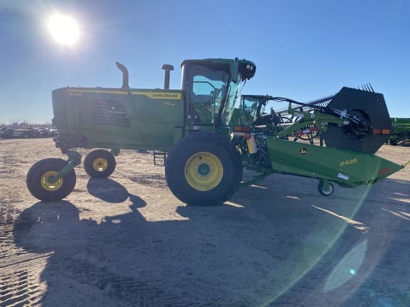 Image of John Deere W235R equipment image 4