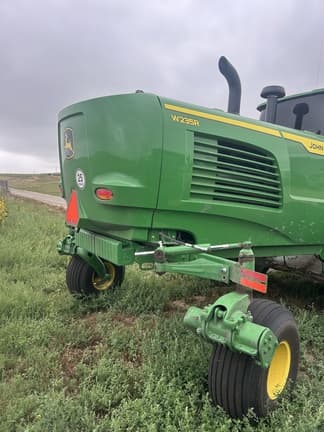 Image of John Deere W235R equipment image 3