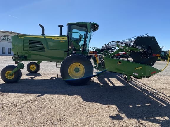 Image of John Deere W235R equipment image 4