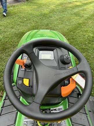 Image of John Deere X330 equipment image 4