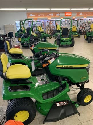 Image of John Deere X330 equipment image 1