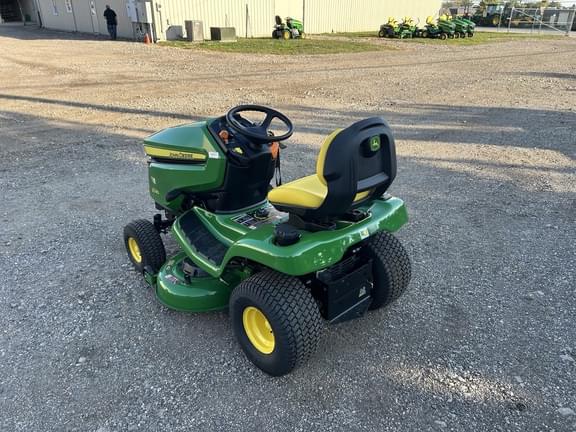 Image of John Deere X330 equipment image 3