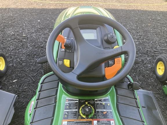 Image of John Deere X330 equipment image 3