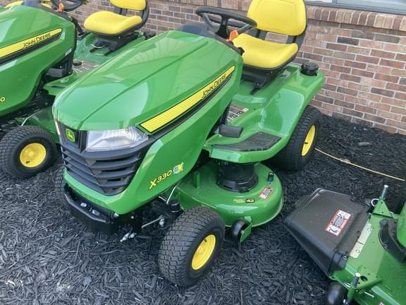 Image of John Deere X330 equipment image 1
