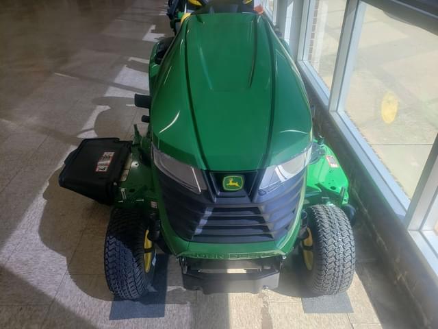Image of John Deere X330 equipment image 1