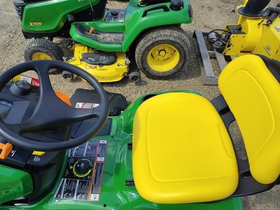 Image of John Deere X330 equipment image 1