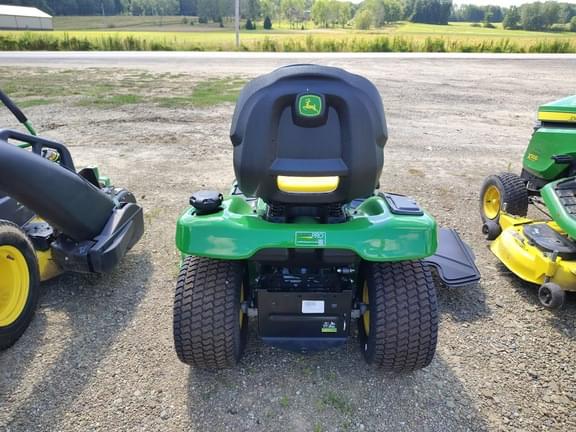 Image of John Deere X330 equipment image 4