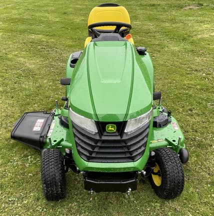 Image of John Deere X330 equipment image 1