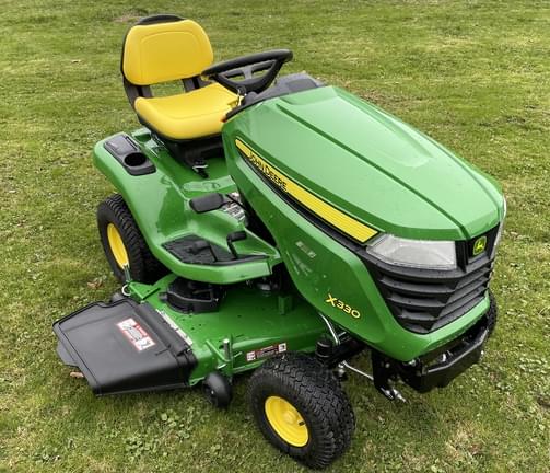 Image of John Deere X330 equipment image 2